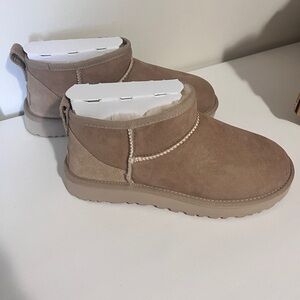 UGG CLASSIC ULTRA MINI SHOES SIZE 7 WOMEN